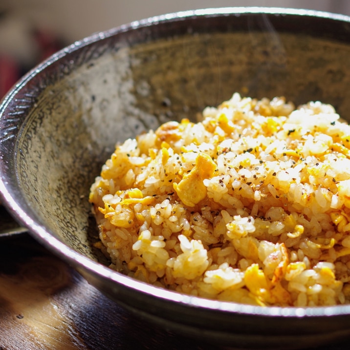 卵とにんにくだけ  ぱらぱら炒飯